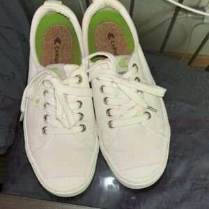 Cariuma Off-White Canvas Sneakers